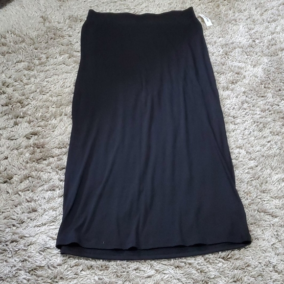 Old Navy Dresses & Skirts - NWT Old navy black maxi skirt